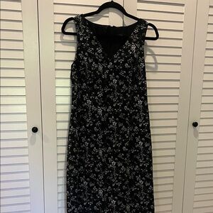 Elegant Black , White and a touch of blue Floral Dress in Size 8.
